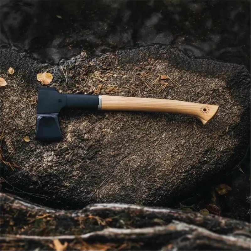 Fiskars Norden N12 štiepacia sekera, hikorová rukoväť
