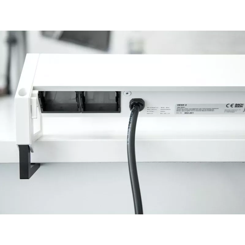 Zásuvkový blok 3 x typ F Bachmann Desk2
