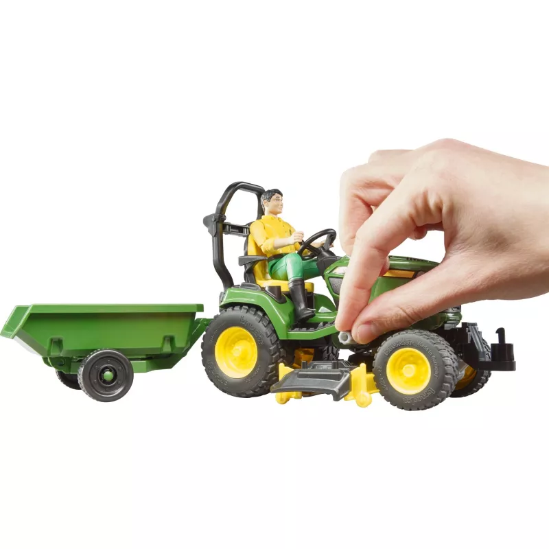 Bruder bworld John Deere sedacia kosačka na trávu, model hračkárskeho vozidla