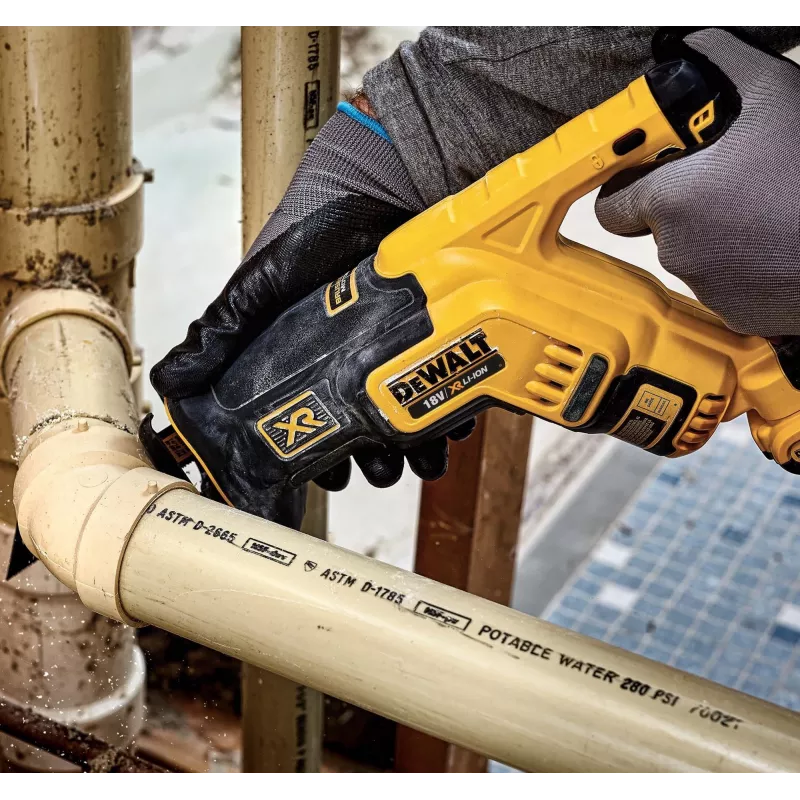 Šabľová píla DeWalt DCS367N 18V, zdvih 2,86 cm, hĺbka rezu drevo 30 cm / kov 10 cm, hmotnosť 2,3 kg