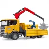 Hračkárske nákladné auto BRUDER Scania Super 560R so žeriavom a 2 paletami