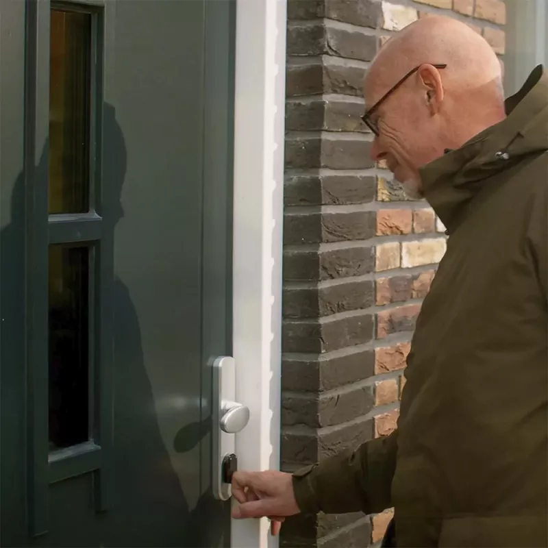 Elektronický zámok dverí Shelly LOQED – Smart Lock, čierne prevedenie