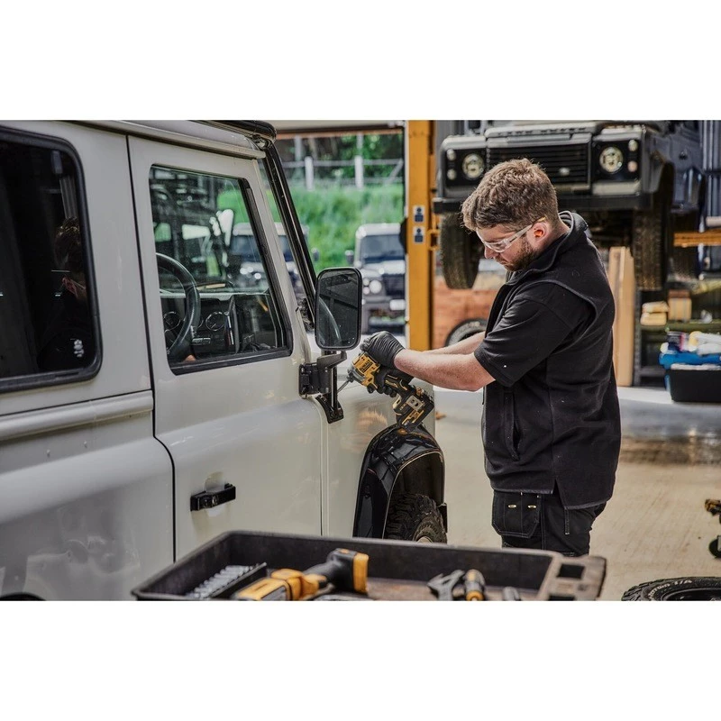 Rázový uťahovač DeWALT DCF850NT, 3250 ot/min, 1/4 palca skľučovadlo, 900 g