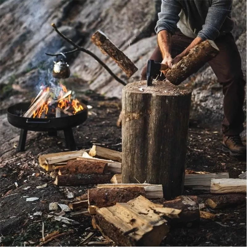 Fiskars Norden N12 štiepacia sekera, hikorová rukoväť