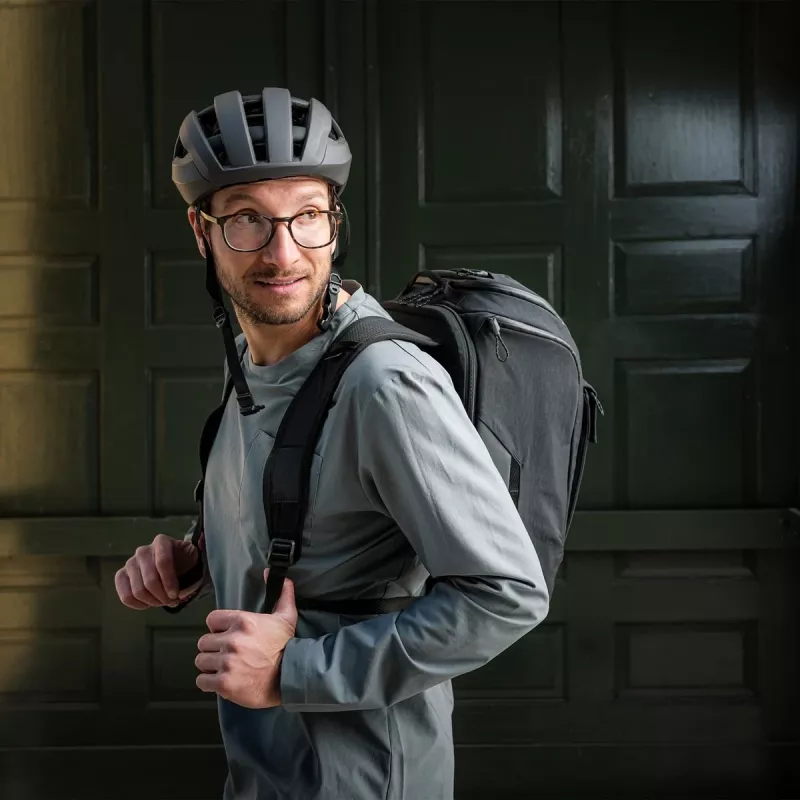Thule 5092 Paramount Hybrid Pannier 26L Soft Green