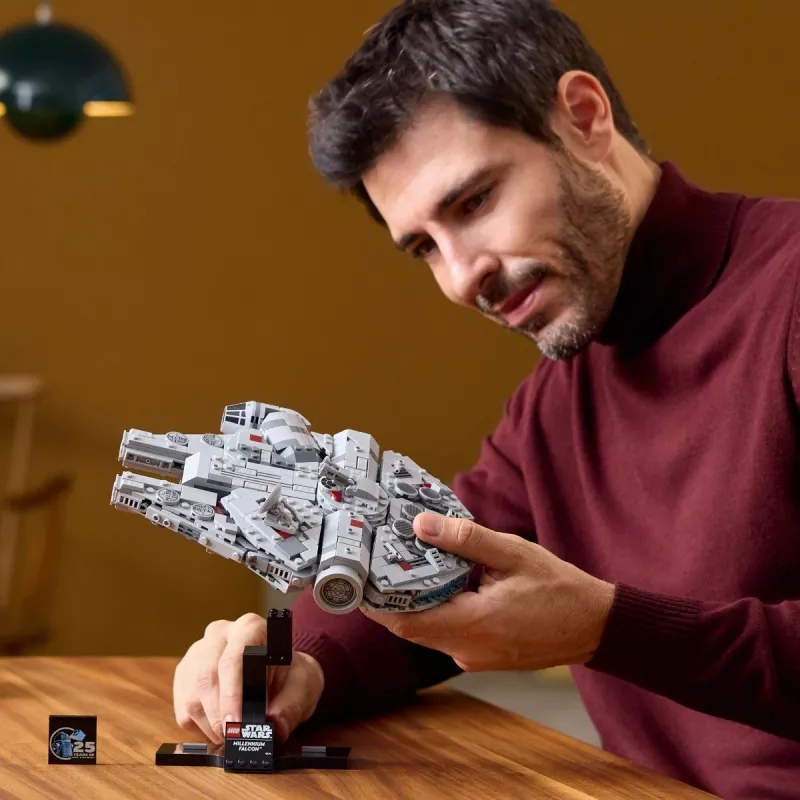 LEGO Star Wars 75375 Millennium Falcon stavebnica, 921 dielikov, 18+, 190×240×130 mm