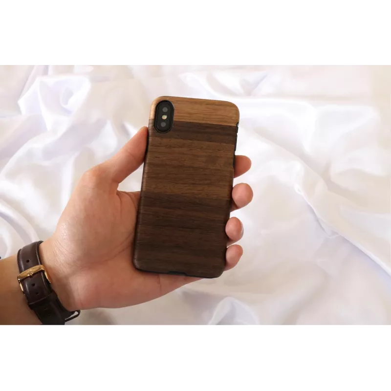 Puzdro na smartphone man and wood pre iPhone X/XS — fango čierna