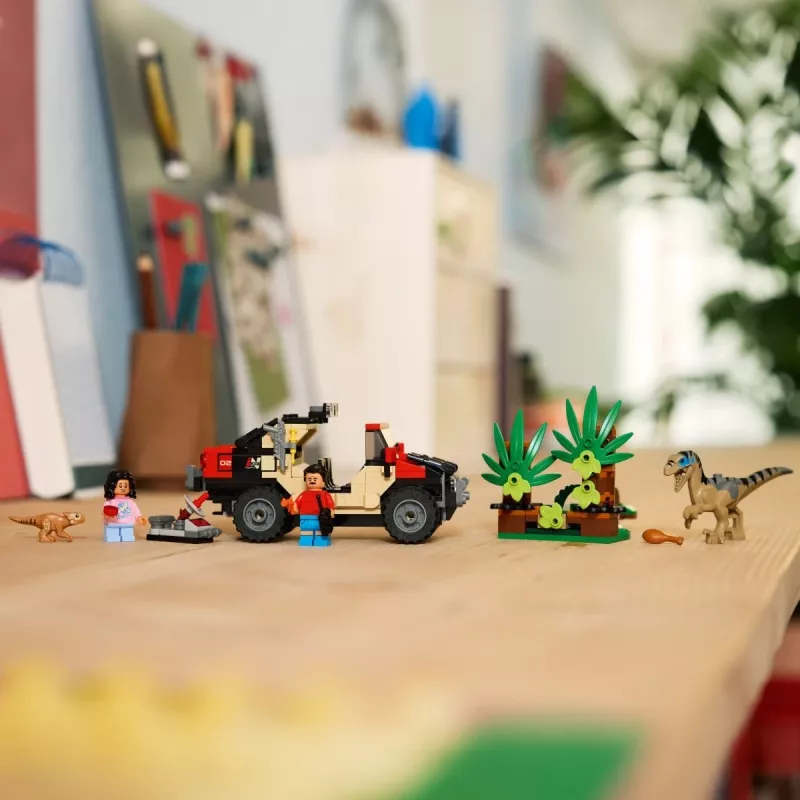 Stavebnica LEGO Jurassic World 76972 Raptor Off-Road Escape, 285 dielov, 2 minifigúrky, vek 6+