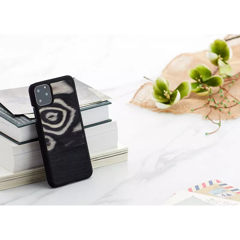 Puzdro na smartphone man and wood pre iPhone 11 Pro Max – leopardí vzor čierny