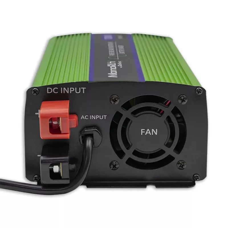 Automobilový menič Qoltec Monolith 1200 W zelený 12 V
