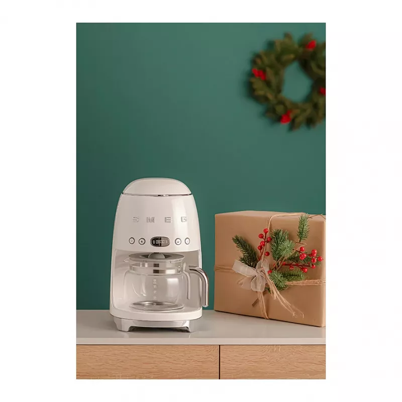 Smeg 50's Style DCF02CREU kávovar 1,25 litra krémový