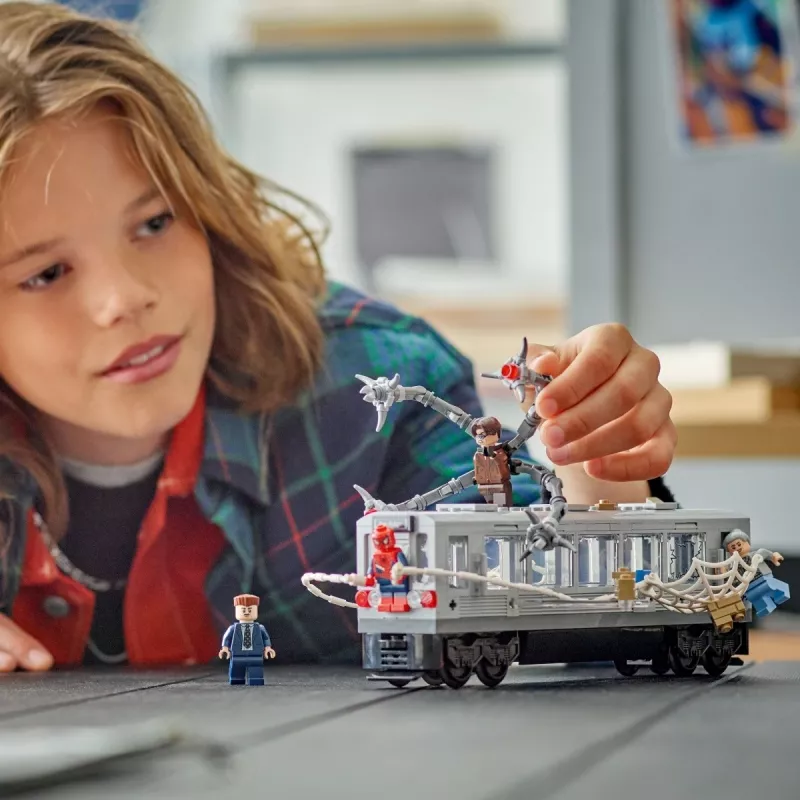 LEGO Marvel Super Heroes 76321 Spider-Man Doc Ock Subway Showdown stavebná hračka, 393 dielov, 4 minifigúrky, vek 9+