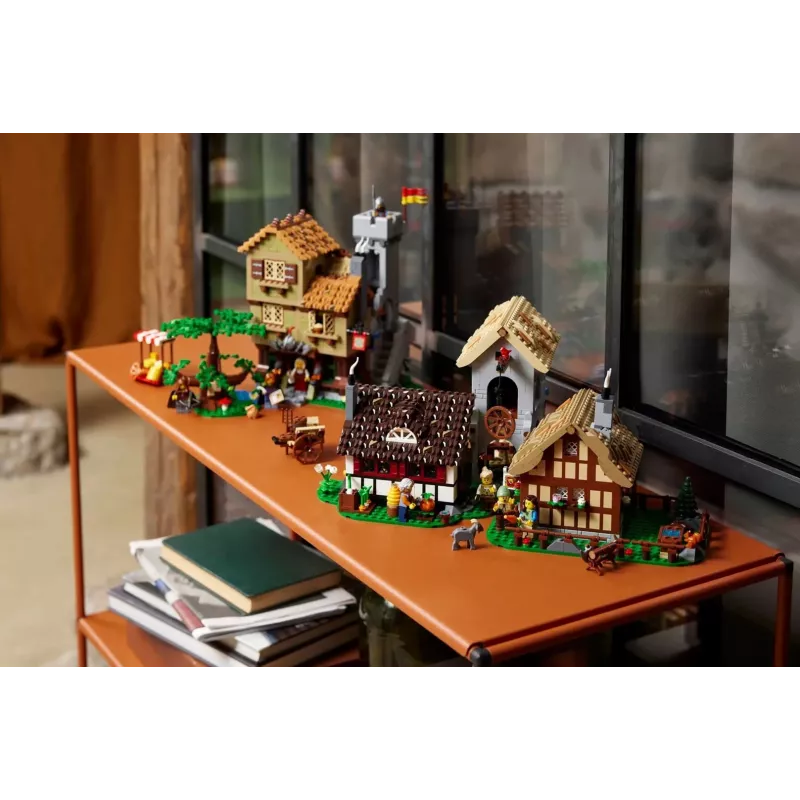 LEGO ICONS 10332 Stredoveké trhovisko