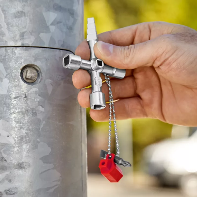 Univerzálny kľúč Knipex 00 11 04 pre rozvádzače