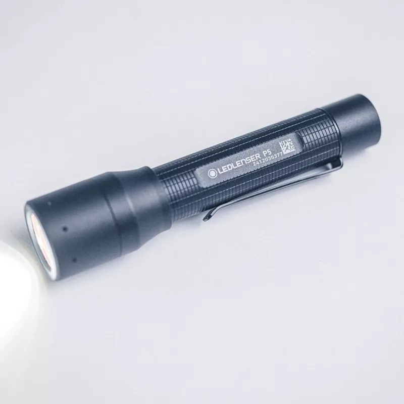 Ledlenser P5 LED baterka s klipom, čierna