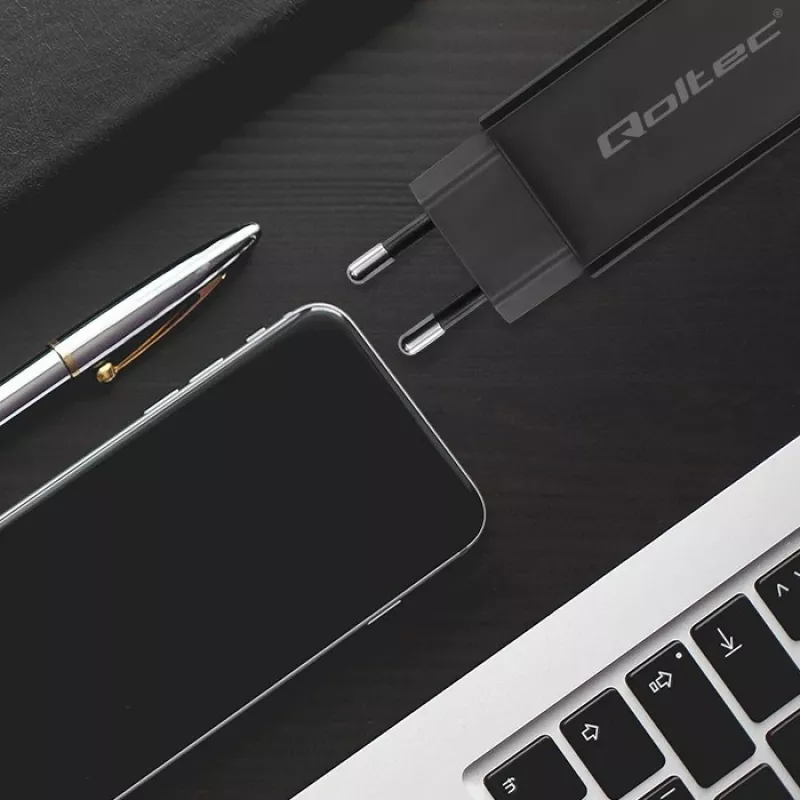 GaN 90W nabíjačka QOLTEC 52420 USB-C PD 5–20V 3A/4,5A výstup, 220–240V vstup, 1,8 m kábel, čierna