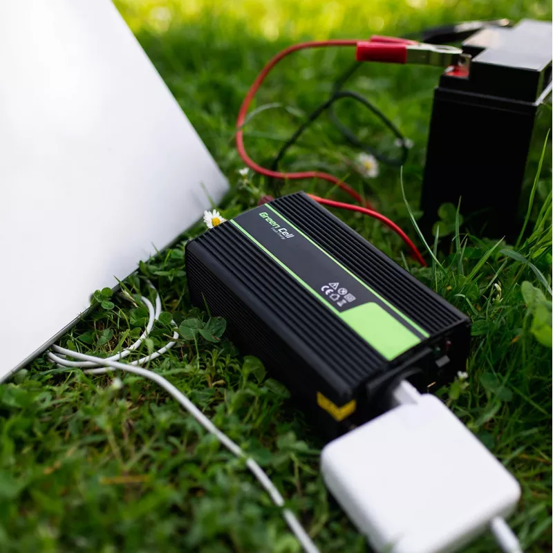 Green Cell® menič napätia 24V na 230V 300W čierna