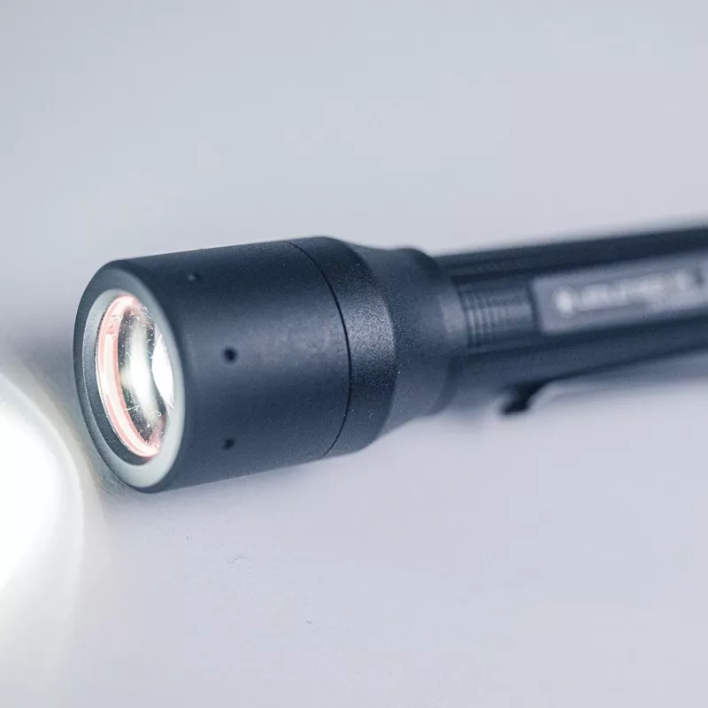 Ledlenser P5 LED baterka s klipom, čierna