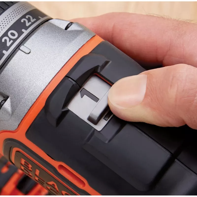 Black & Decker BL186K-QW akumulátorová vŕtačka-skrutkovač, 18 V, lítium-iónová batéria 1,5 Ah, 2 rýchlosti, 1650 ot./min, 52 Nm, s kufríkom, čierna/oranžová