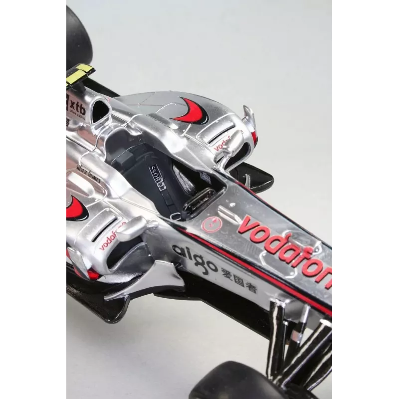 REVELL plastový model McLaren Mercedes MP4-25 Lewis Hamilton — mierka 1:24