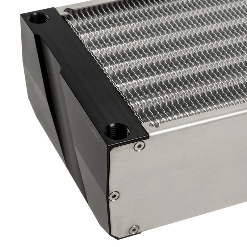 Radiátorový blok Aqua-Computer 33706 — hliník/meď/nerez, 320×140×73 mm, sivá/strieborná
