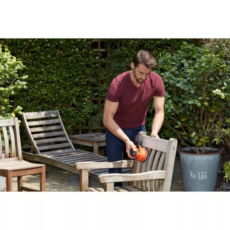 Black & Decker BEW210 Vibračná brúska 14000 ot/min čierna, oranžová