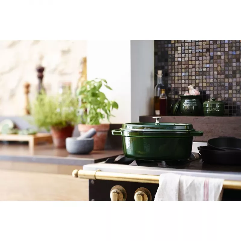 Staub La Cocotte 33 cm oválna pečacia panvica z liatiny, bazalkovo zelená