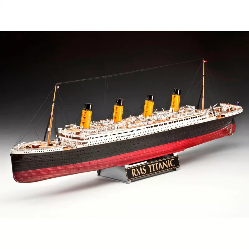 Rv05715 - Revell -1:400 - darčeková súprava - 100 rokov Titanic (špeciálne vydanie)