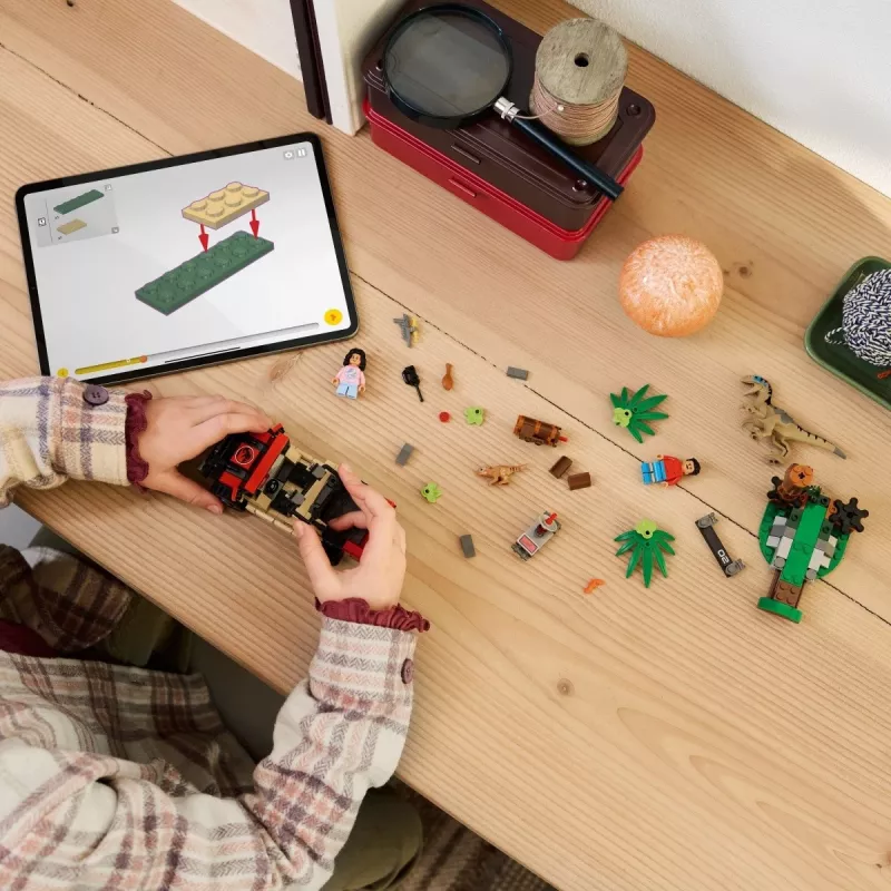 Stavebnica LEGO Jurassic World 76972 Raptor Off-Road Escape, 285 dielov, 2 minifigúrky, vek 6+