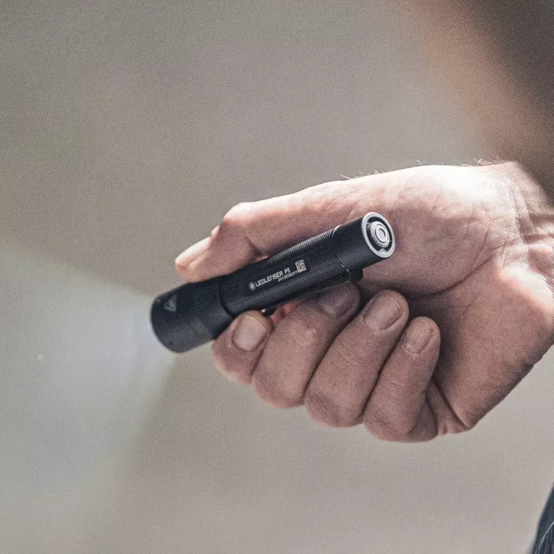 Ledlenser P5 LED baterka s klipom, čierna