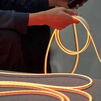 LED svetelná lišta Vention PAEWH 2 m, USB napájanie 5 V, RGB s IR diaľkovým ovládačom, montáž s obojstrannou lepiacou páskou