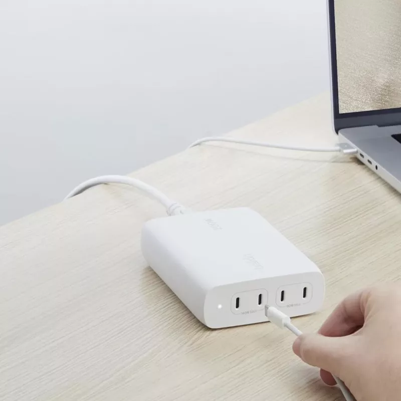 Belkin BoostCharge Pro 200 W 4-portová USB-C GaN nástenná nabíjačka, biela (WCH015VFWH)