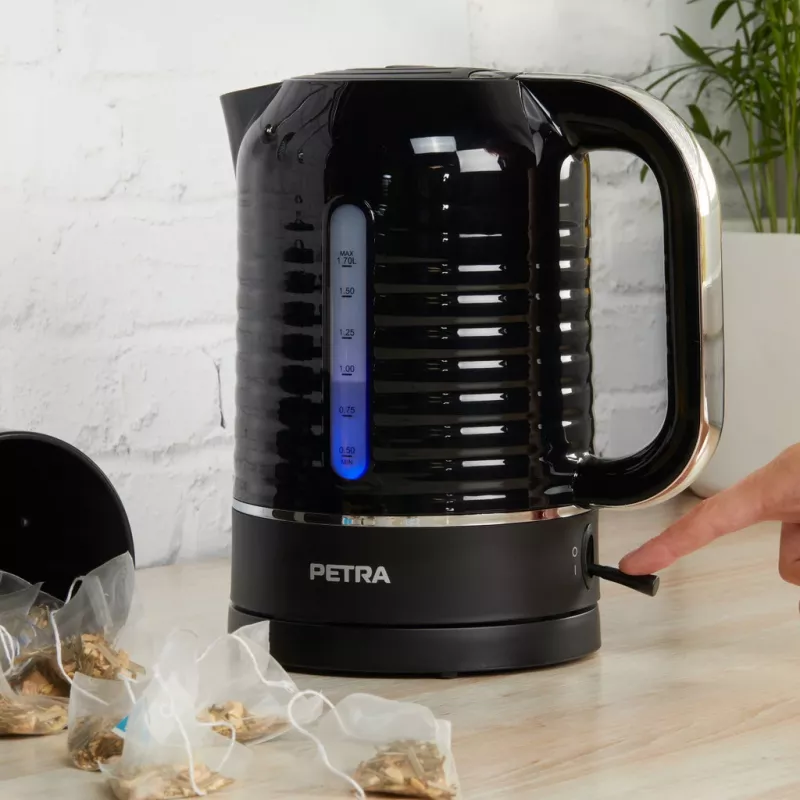 Elektrická rýchlovarná kanvica Petra 1,7 l 3 kW čierna