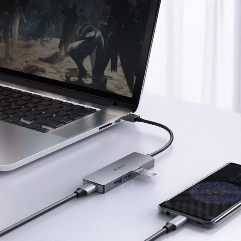 USB hub Aukey CB-H36 — 4-port USB 3.2 Gen 1 Type-A, host USB 2.0, 5000 Mbit/s, hliník strieborný