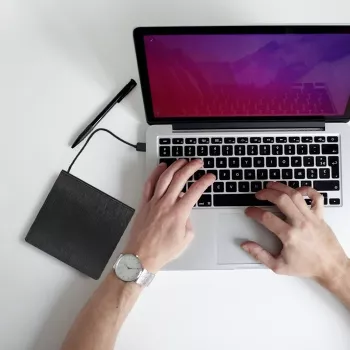 Externá DVD‑RW mechanika QOLTEC 51857 — USB 3.0, SATA rozhranie, DVD±R 8x, DVD±RW 4x, DVD‑RAM 5x, CD 24x, čierna