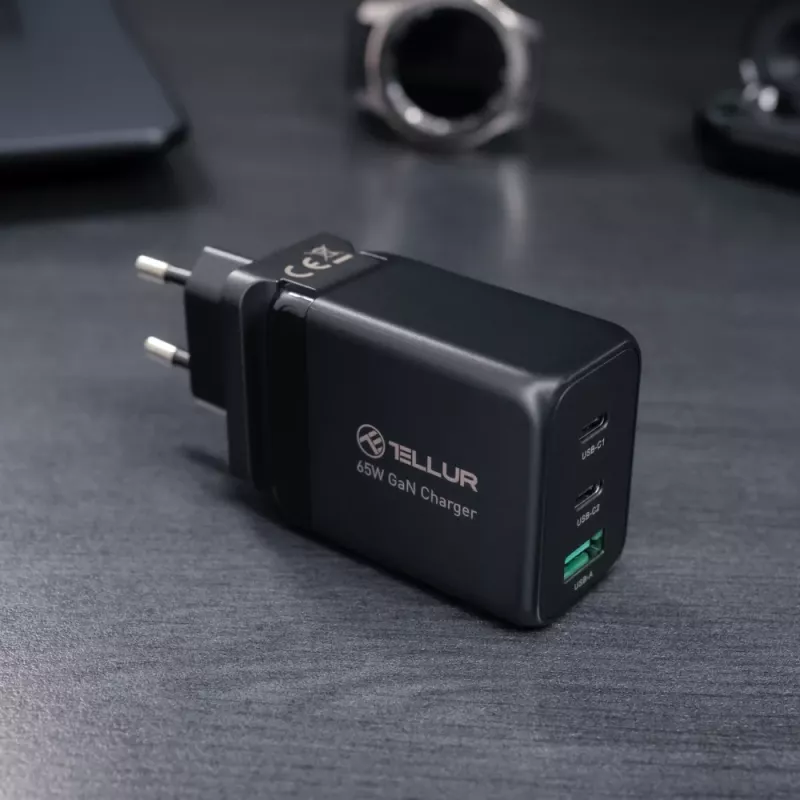 Nástenná nabíjačka Tellur TLL151451 65W, 3-port (2x USB-C, 1x USB-A)