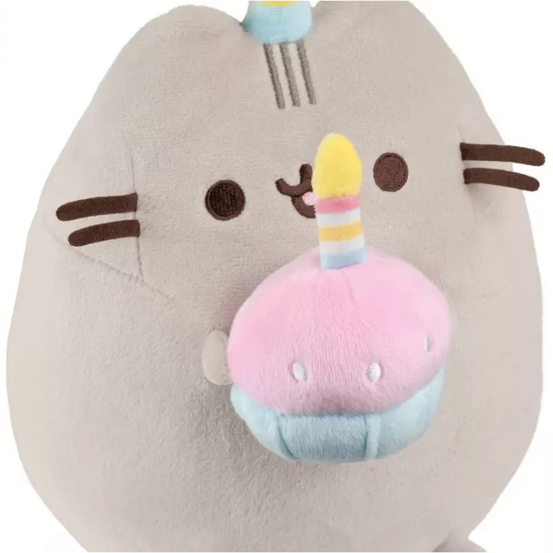 Plüšová hračka Pusheen od Pusheen — 24 cm narodeninová čiapka s tortou plüšová hračka