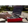 Akai MPK Mini Play MK3 MIDI ovládacia klávesnica s ovládačom padov, USB, čierno-červená