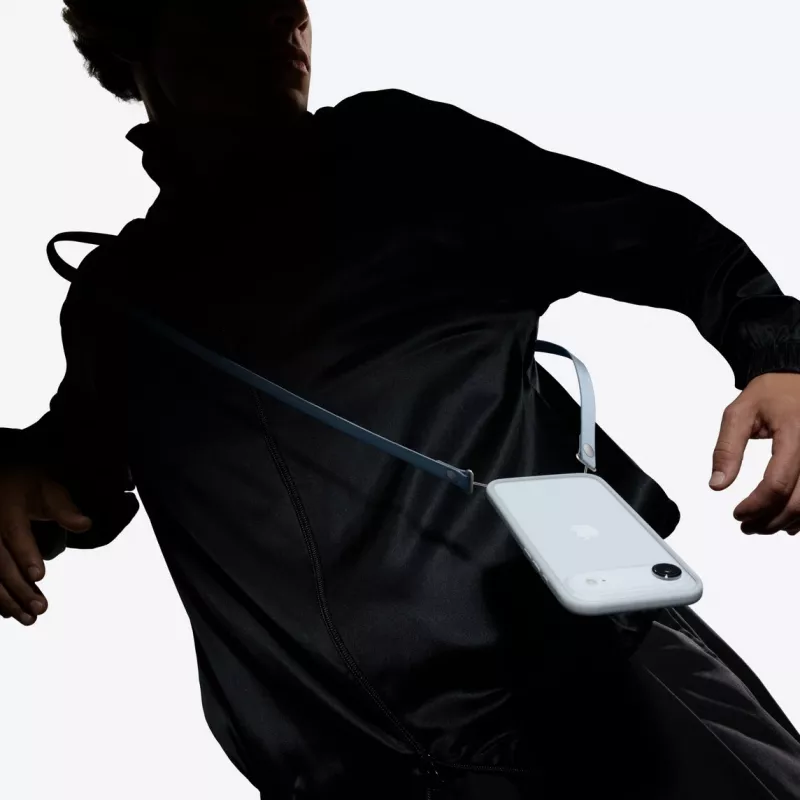 Popruh Apple Crossbody Strap modrý — dĺžka 2,08 m, rPET a nerezová oceľ