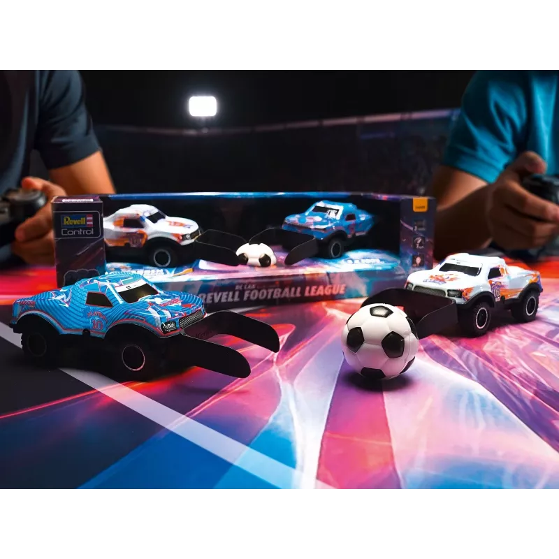 Revell Control 24689 Football League auto na diaľkové ovládanie, 1:22, elektrické, pre začiatočníkov