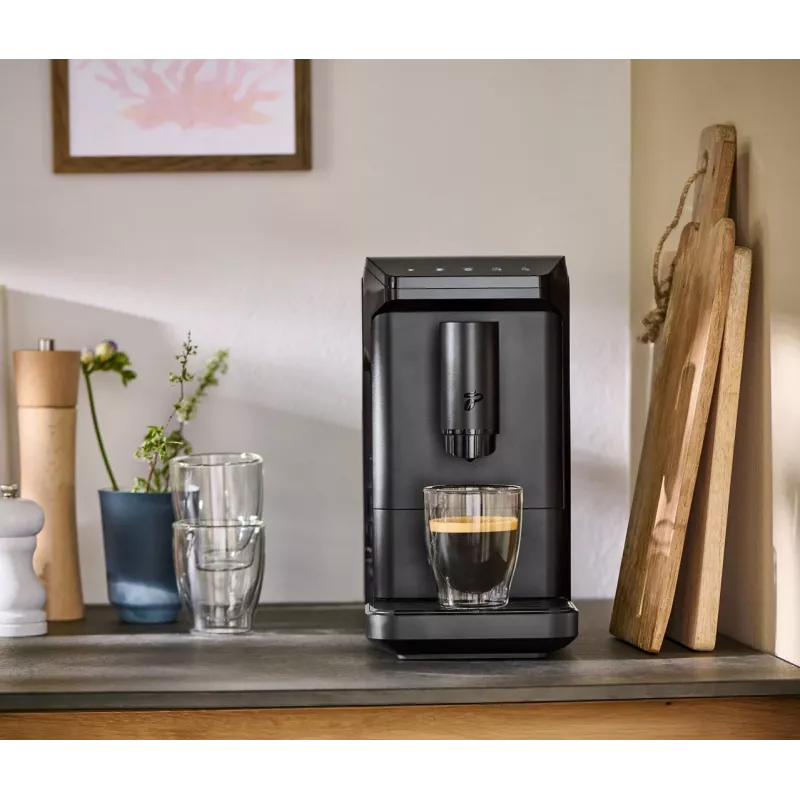 Espresso stroj Tchibo Esperto Mini čierny – kompaktný espresso stroj pre domácnosť