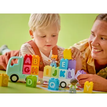 Stavebnica LEGO DUPLO 10421 ABC nákladné auto, 36 dielov, 2 minifigúrky, od 2 rokov, rozmery 110 × 140 × 70 mm