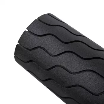Therabody valčekový masážny prístroj Theragun Roller Universal čierna — 5 rýchlostí, vibračný, 1,5 kg, 12 V, 180 min batéria