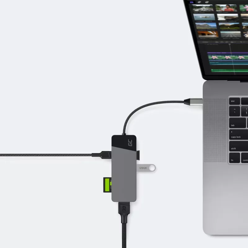 USB‑Type‑C hub Green Cell HUBGC01 — 7 portov: 3×USB‑A 3.2 Gen 1, 1×USB‑C 3.2 Gen 1, HDMI, microSD+SD čítačka kariet — strieborný