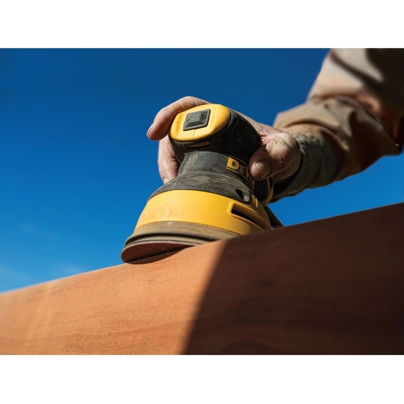 Excentrická brúska DeWalt DWE6423-QS, 280 W, 8 000–12 000 OPM, 2,6 mm zdvih brúsenia, 1,28 kg