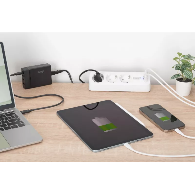 Predlžovacia zásuvka DIGITUS 3-násobná s 2×USB-A a 1×USB-C, 3 AC zásuvky typ E/F, 1,5 m kábel, biela