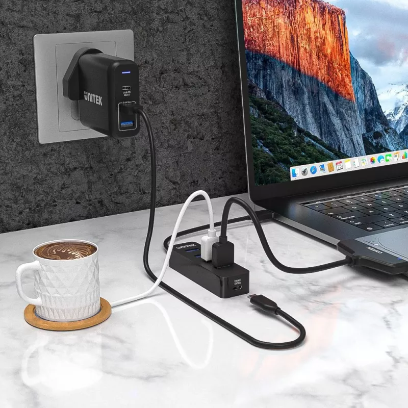 UNITEK uHUB Q4 USB 3.2 Gen 1 (3.1 Gen 1) Type-A 5000 Mbit/s čierny