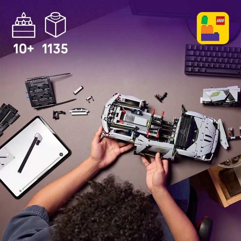 LEGO Technic Supercar Lamborghini Revuelto 42214 — detailný model v mierke 1:10, 1 135 dielov