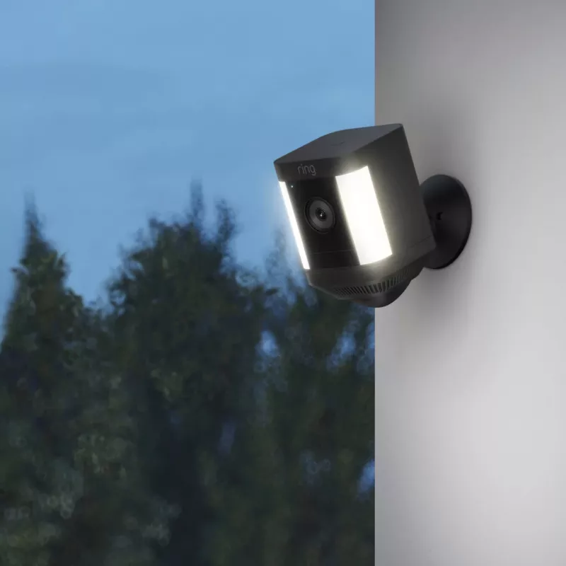 Ring Spotlight Cam Plus Battery – IP bezpečnostná kamera – exteriér – bezdrôtová – montáž na strop/stenu – čierna – box