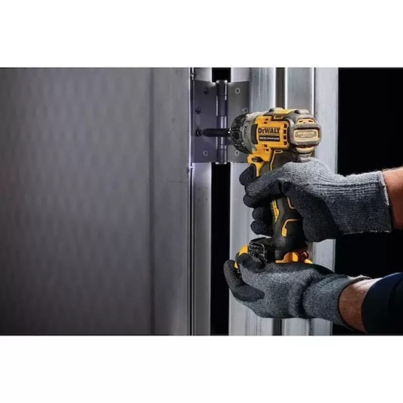 DEWALT. SKRUTKOVAČ 12V 1/4 DCF601D2 8Nm 2x2,0Ah